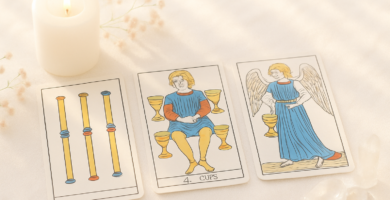 Cuatro de Copas Tarot de Marsella: apertura emocional y equilibrio práctico